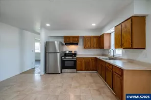 215 N Polk St, Independence, OR 97351 - Photo 11