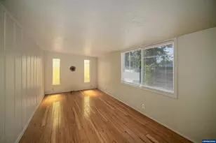 2868 Tide Ct NE, Salem, OR 97305 - Photo 9