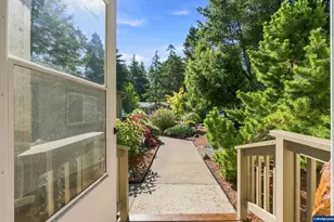 607 Glenbrook Cir, Florence, OR 97439 - Photo 37