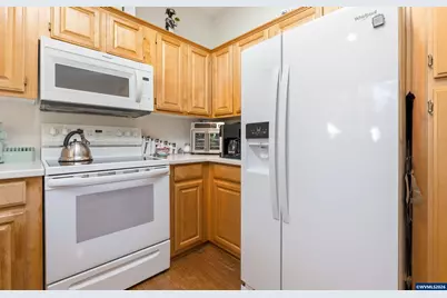 607 Glenbrook Cir, Florence, OR 97439 - Photo 9