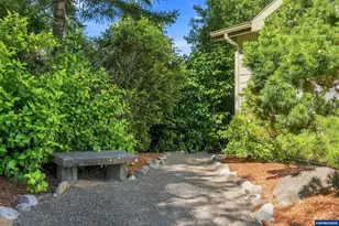 607 Glenbrook Cir, Florence, OR 97439 - Photo 33
