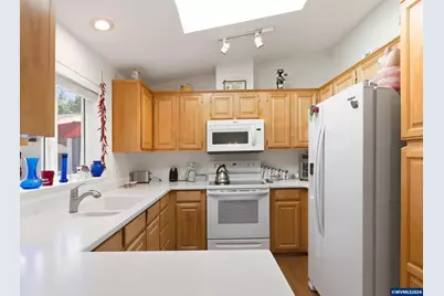 607 Glenbrook Cir, Florence, OR 97439 - Photo 11