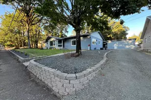 438 NW Douglas St, Dallas, OR 97338 - Photo 3