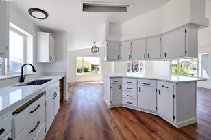 11105 Main #14 St, Donald, OR 97020 - Photo 9