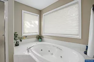 2337 Margarett St NW, Salem, OR 97304 - Photo 21