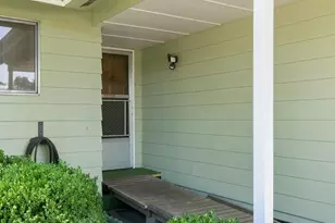 828 Oregon Way, Woodburn, OR 97071 - Photo 3