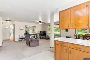 828 Oregon Way, Woodburn, OR 97071 - Photo 11