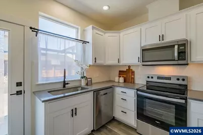 528 S 7th St, Independence, OR 97351 - Photo 15