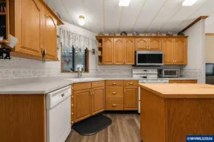 300 SE Lacreole Dr, Dallas, OR 97338 - Photo 9
