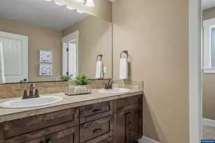 822 Majestic View Ave SE, Salem, OR 97306 - Photo 41