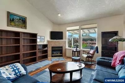 1268 S 7th St, Independence, OR 97351 - Photo 9