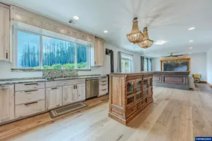 47555 McKenzie Hwy, Vida, OR 97488 - Photo 13