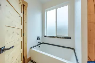 47555 McKenzie Hwy, Vida, OR 97488 - Photo 25