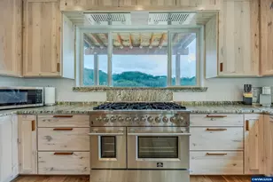 47555 McKenzie Hwy, Vida, OR 97488 - Photo 15
