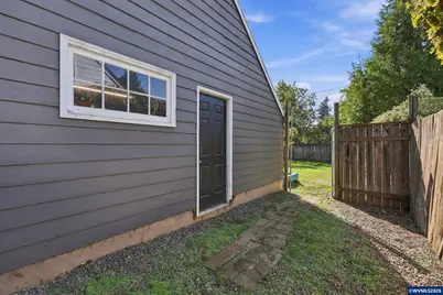 1875 23rd St NE, Salem, OR 97301 - Photo 33