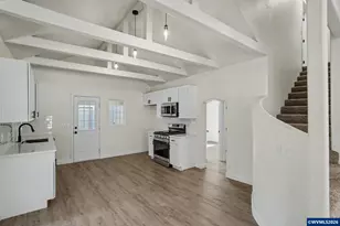 564 SW Cedar St, Mill City, OR 97360 - Photo 23