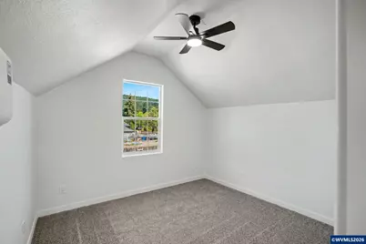 564 SW Cedar St, Mill City, OR 97360 - Photo 37