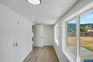 564 SW Cedar St, Mill City, OR 97360 - Photo 31