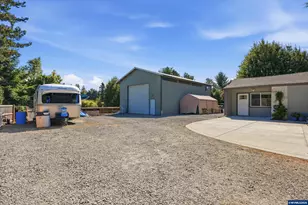 1270 E Jefferson St, Stayton, OR 97383 - Photo 3