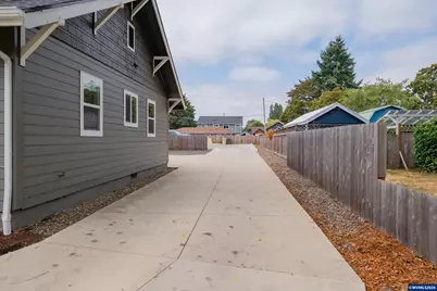 180 Hiatt St, Lebanon, OR 97355 - Photo 35