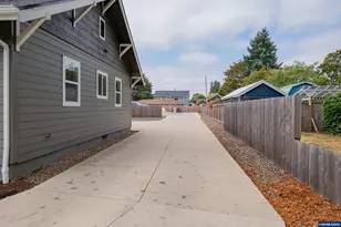 180 Hiatt St, Lebanon, OR 97355 - Photo 35