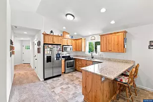 2390 Kokanee Way, Lebanon, OR 97355 - Photo 11