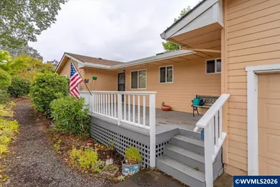 1065 Reserve St, Silverton, OR 97381 - Photo 3