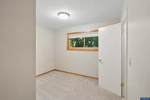2465 Crestview Dr S, Salem, OR 97302 - Photo 9