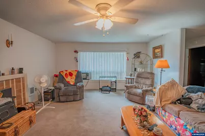 730 W C St, Lebanon, OR 97355 - Photo 11