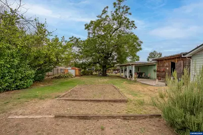 730 W C St, Lebanon, OR 97355 - Photo 3