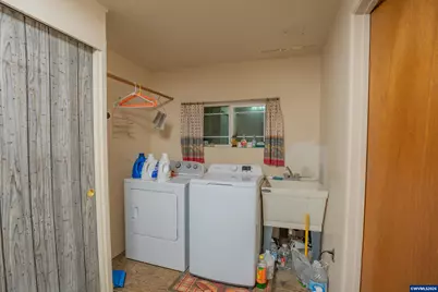 730 W C St, Lebanon, OR 97355 - Photo 17