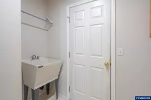 955 Margaret St E, Monmouth, OR 97361 - Photo 9