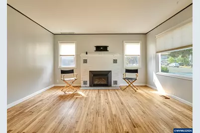 845 S Water St, Silverton, OR 97381 - Photo 3