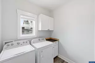 393 NW Denton Ave, Dallas, OR 97338 - Photo 27