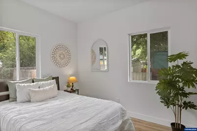 260 20th St SE, Salem, OR 97301 - Photo 17