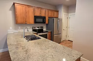 211 Silver St, Silverton, OR 97381 - Photo 3