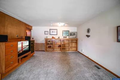 2030 21st St NE, Salem, OR 97301 - Photo 9