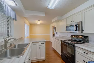 474 E Clackamas Cir, Woodburn, OR 97071 - Photo 15