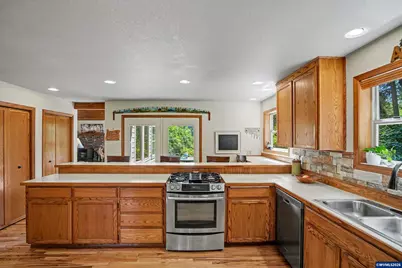 8930 NW Lorri Pl, Corvallis, OR 97330 - Photo 17