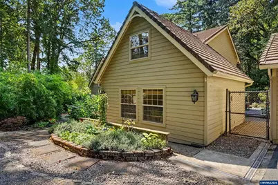 8930 NW Lorri Pl, Corvallis, OR 97330 - Photo 33