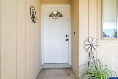 885 W Carolina St, Lebanon, OR 97355 - Photo 3
