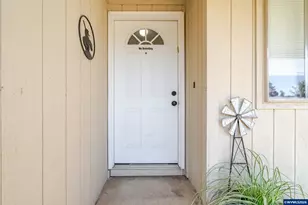 885 W Carolina St, Lebanon, OR 97355 - Photo 3