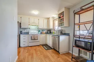 885 W Carolina St, Lebanon, OR 97355 - Photo 11
