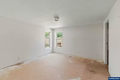 136 E Hillcrest Dr, Eugene, OR 97404 - Photo 19