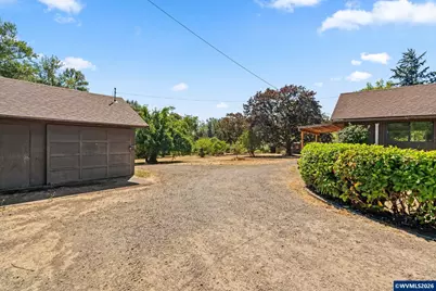 136 E Hillcrest Dr, Eugene, OR 97404 - Photo 25
