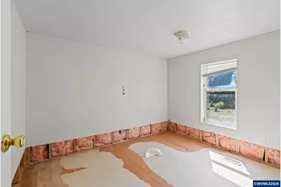 136 E Hillcrest Dr, Eugene, OR 97404 - Photo 15