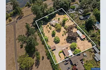 136 E Hillcrest Dr, Eugene, OR 97404 - Photo 37