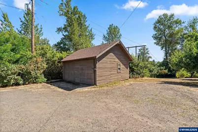 136 E Hillcrest Dr, Eugene, OR 97404 - Photo 35