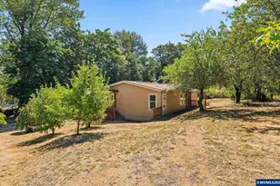 136 E Hillcrest Dr, Eugene, OR 97404 - Photo 1