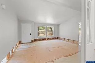 136 E Hillcrest Dr, Eugene, OR 97404 - Photo 13